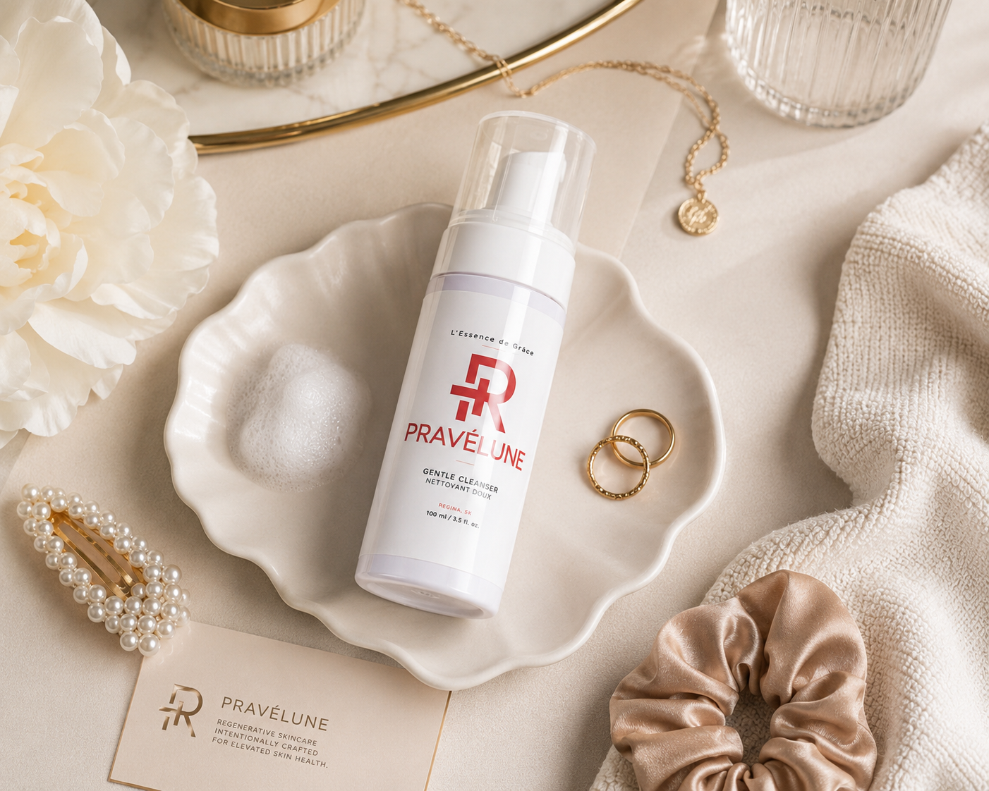 Pravélune™ L'Essence de Grâce Luxury Flat Lay
Luxury flat lay featuring Pravélune™ L'Essence de Grâce Gentle Cleanser with elegant skincare accessories, highlighting a premium daily cleansing ritual.